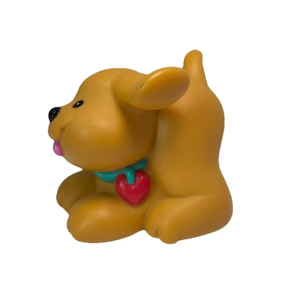 1997 HTF Fisher Price Little People Yellow Puppy Dog w/Heart collar 1.5